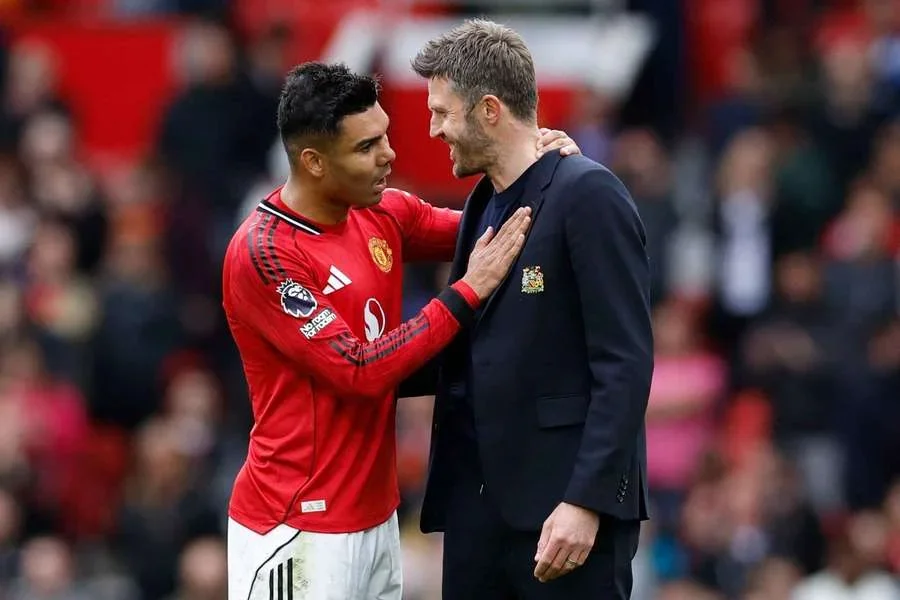 Casemiro dialoga con Carrick