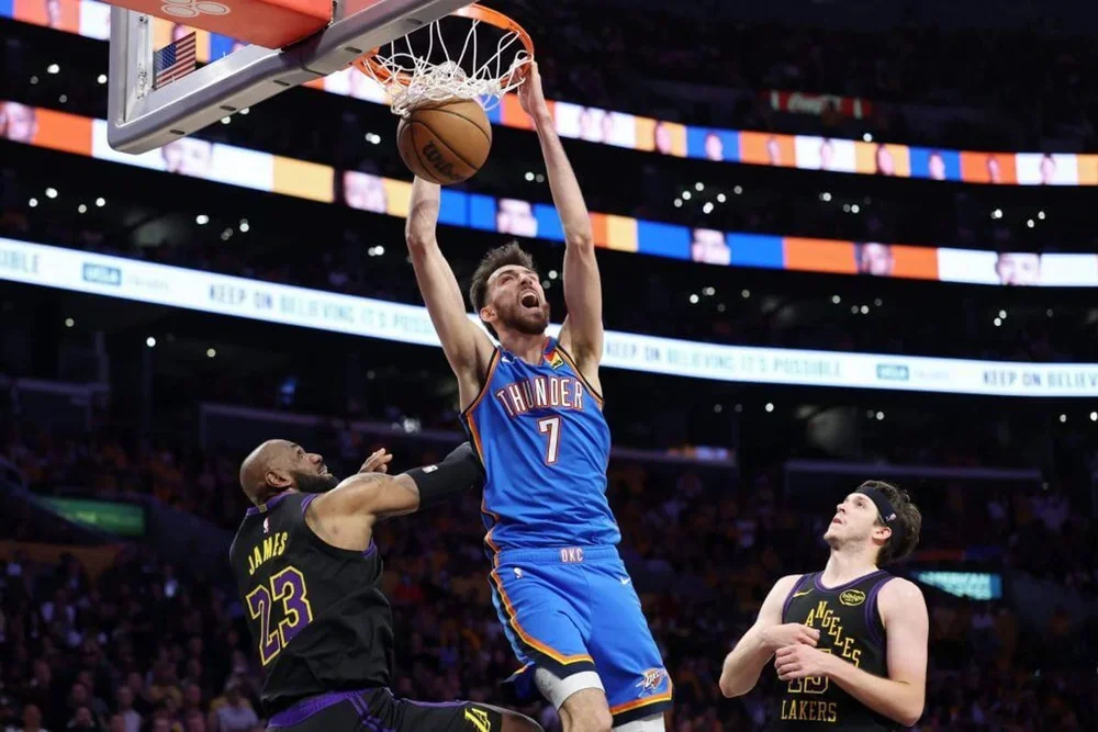 Thunder big man Chet Holmgren scores an easy two points