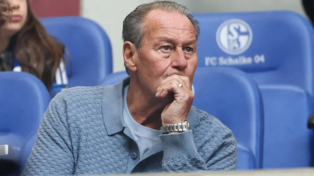 Huub Stevens war lange selbst als Cheftrainer des FC Schalke 04 tätig