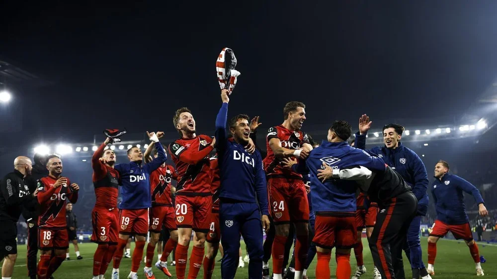 El Rayo Vallecano celebra su pase a la final contra el Crystal Palace
